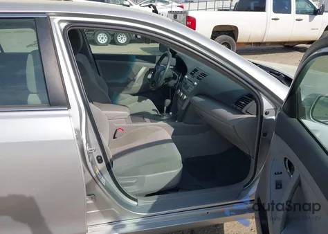 2010 Toyota Camry Le z USA, uszkodzony, nr VIN 4T1BF3EK2AU074447